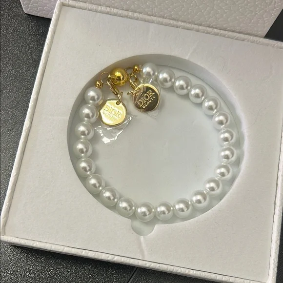 Dior White and Gold Classic Pearl Bracelet - Picture 2 of 2